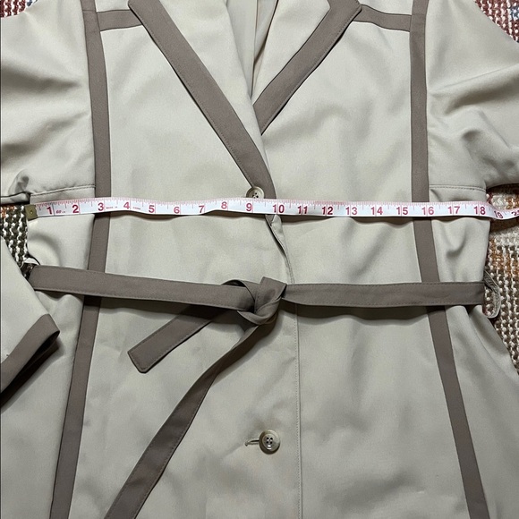 Vintage Bonders Women’s Cream and Tan Trench Coat size 10 - Picture 5 of 9